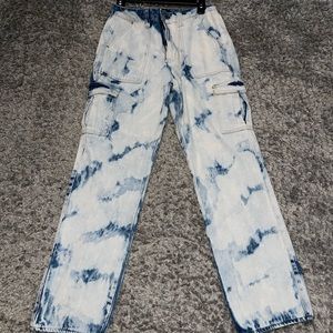 Acid washed, boyfriend cut jeans